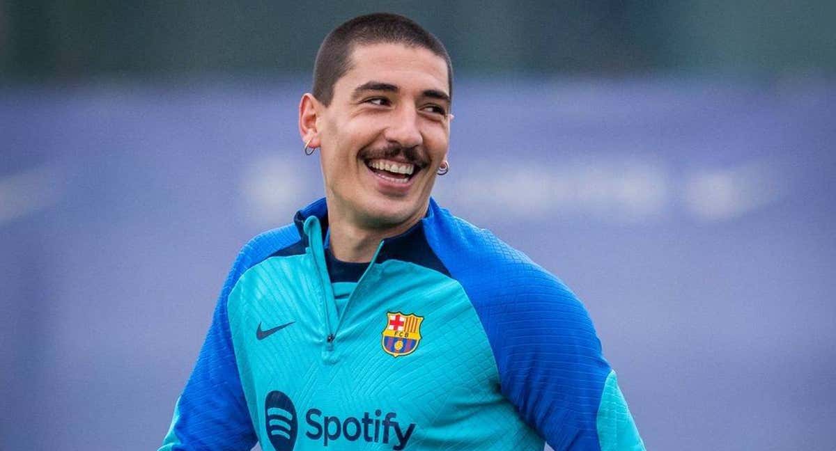 Héctor Bellerín, en un entrenamiento con el Barça. /FC BARCELONA