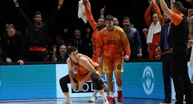 El Barça reacciona a tiempo, Valencia Basket sigue imparable y Baskonia naufraga ante el colista