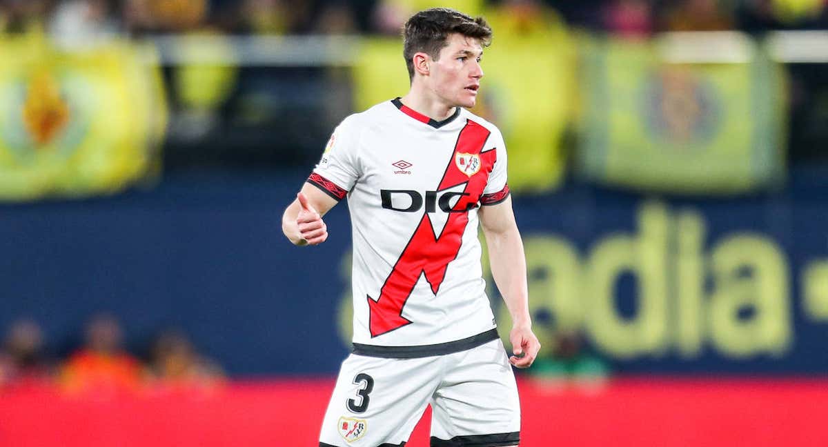 Fran García durante un partido del Rayo Vallecano.