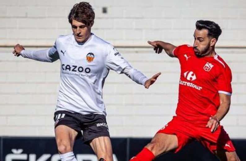 Voro se lleva a Javi Guerra al Bernabéu, la perla que siguen Madrid y Barça