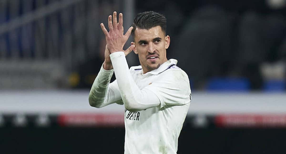 Ceballos devuelve la ovación al Bernabéu./GETTY