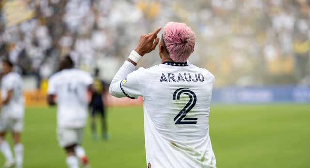 El Barcelona confirma la llegada de Julián Araujo al filial