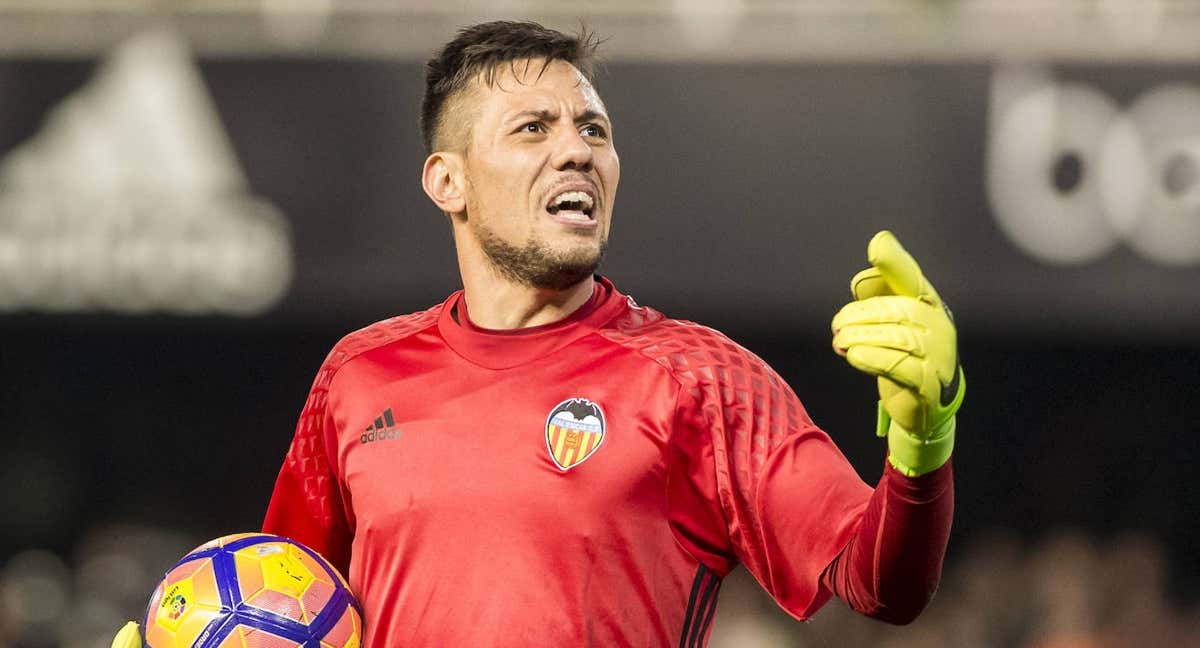 Diego Alves, en su época como porteo del Valencia. /Getty
