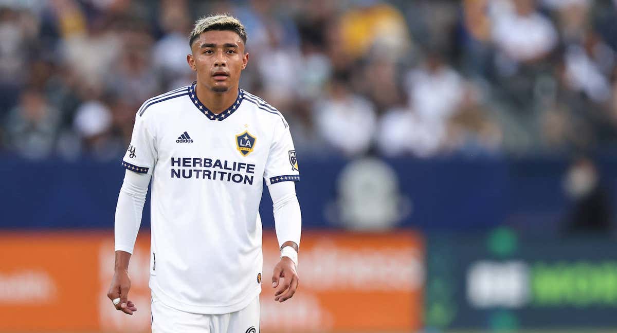 Julián Araújo, en un partido con LA Galaxy.