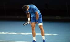 Enzo Couacaud, el único rival que le ganó un set a Djokovic, duda de su lesión: «O tienen un nuevo método en Serbia, o es algo raro»