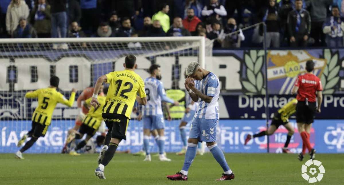 El gol del Manu Vallejo dio la victoria al Oviedo en La Rosaleda. /LALIGA