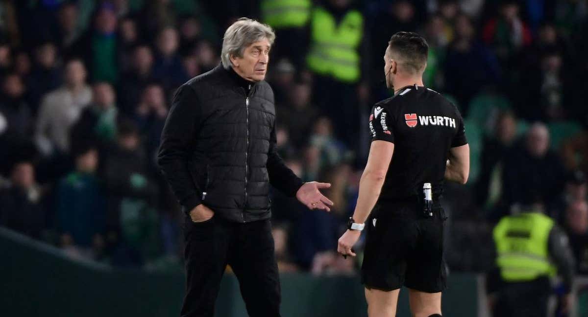 Manuel Pellegrini le pide explicaciones a Del Cerro Grande./AFP