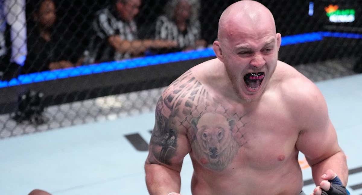 Spivac celebra su victoria sobre Lewis en el estelar del UFC Las Vegas 68./UFC