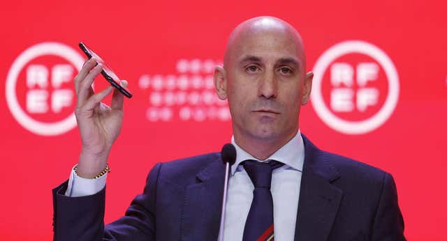 Sobreseída la querella de la RFEF contra el tío de Luis Rubiales por los datos de su teléfono móvil