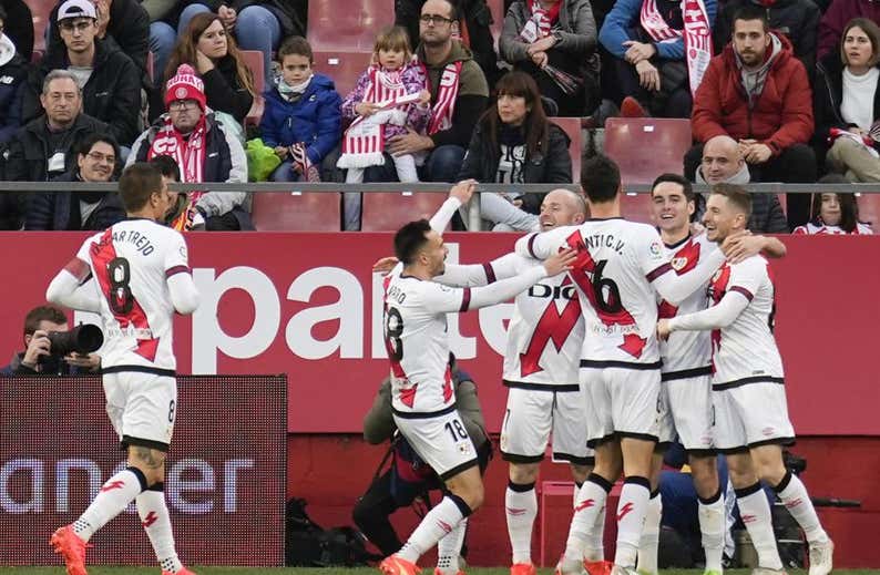 Iraola va como un rayo a Europa