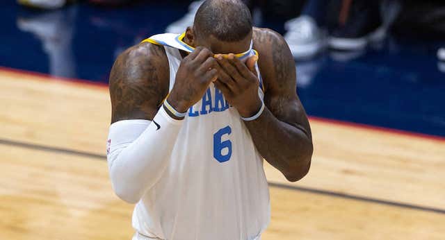 LeBron James muestra su decepción por haber dejado escapar a Kyrie Irving en el mercado