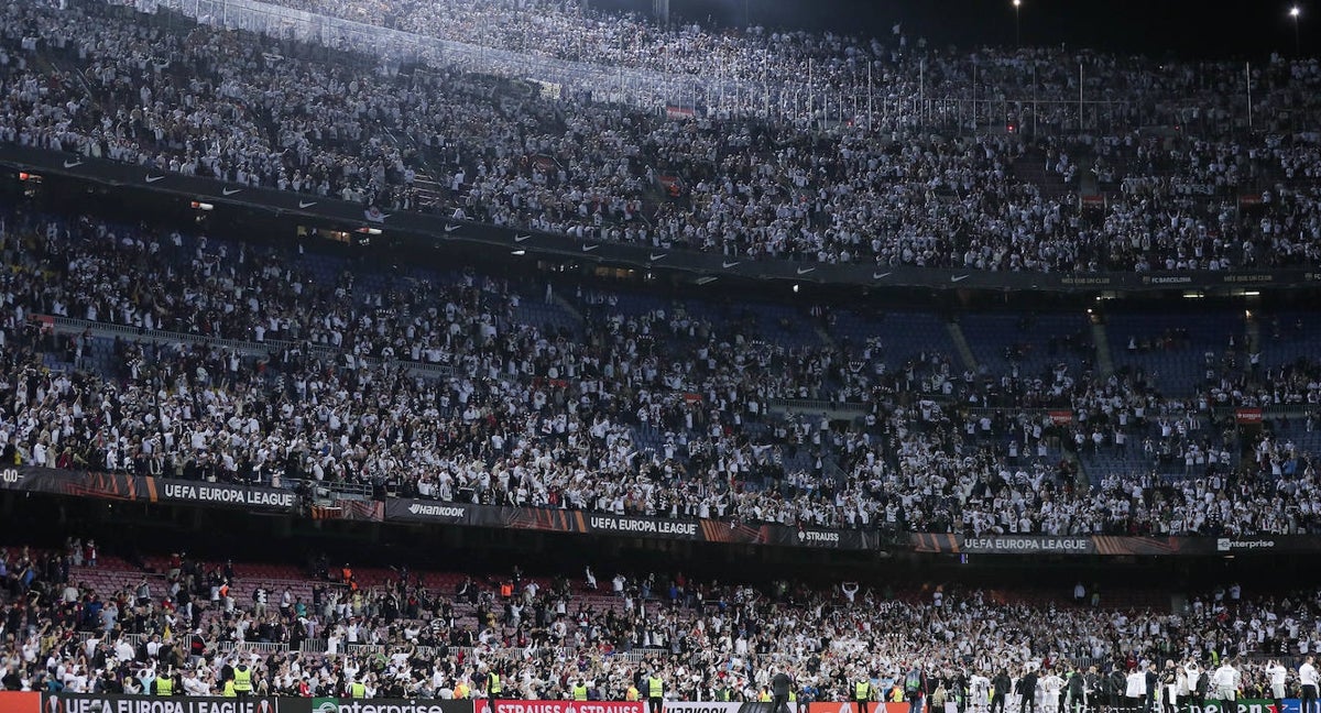 La afición del Eintracht tomó el Camp Nou el curso pasado.
