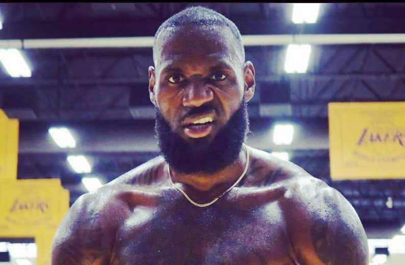 Lebron gasta 1,5 millones en cuidar su cuerpo con cámaras hiperbáricas, nitrógeno y un Navy Seal