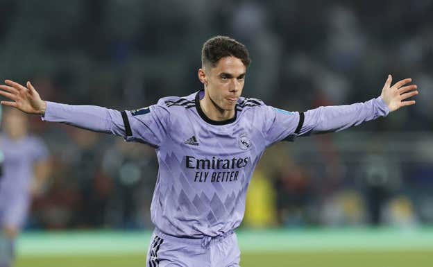 Arribas celebra el 1-4 del Real Madrid.  EFE