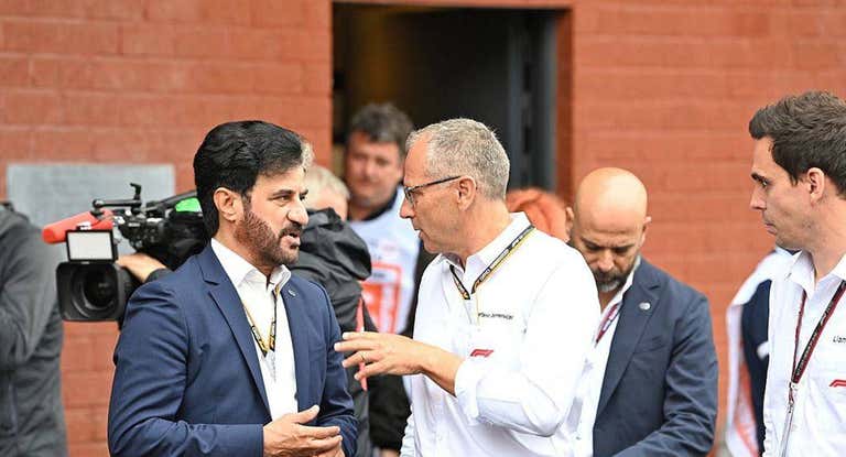 Mohammed Ben Sulayem, presidente de la FIA, y Stefano Domenicali, CEO de la F1, en 2022.