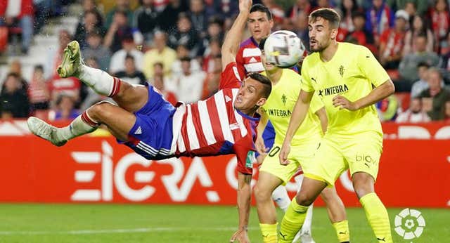 Myrto Uzuni, el ‘imitador’ de Cristiano Ronaldo que es Pichichi de Segunda División