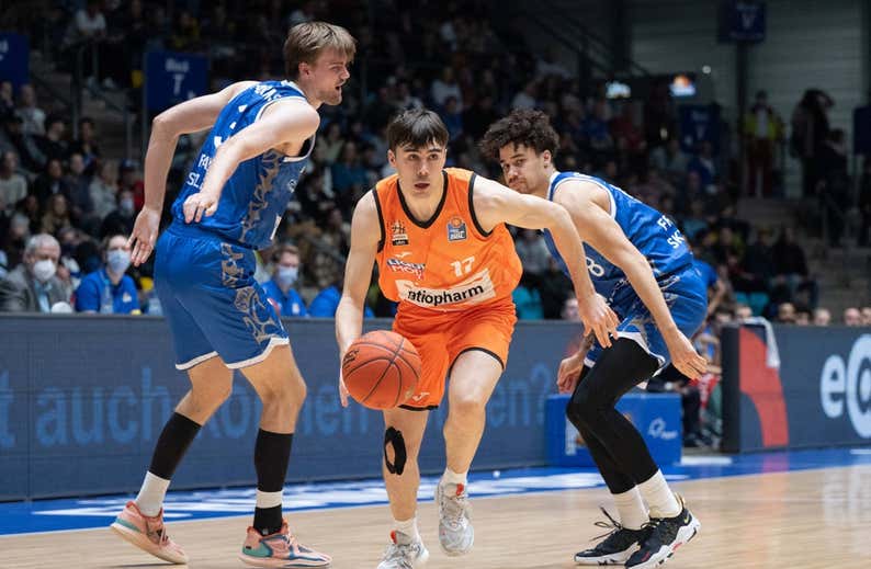 Hay relevo: los Sub-20 derriban la puerta del baloncesto