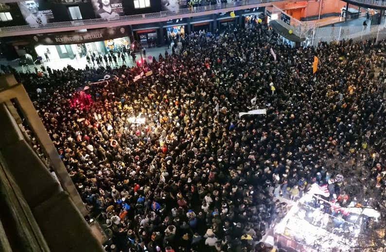 Protesta masiva contra Peter Lim