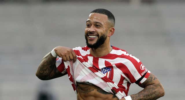Zarpazo de suerte del Atleti en Balaídos con Memphis