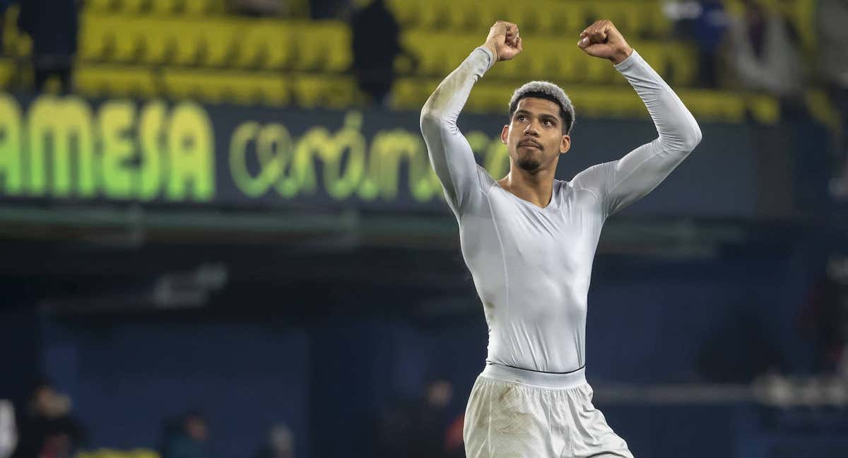 Araujo, celebrando la victoria ante el Villarreal./GETTY