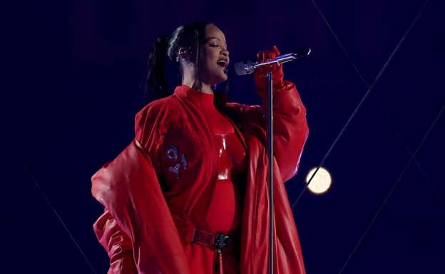 Rihanna, durante su actuación en la Super Bowl.  GETTY