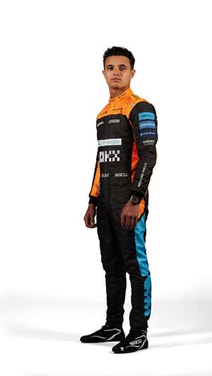 Lando Norris, piloto de McLaren, con el nuevo mono para la F1 2023.  McLaren