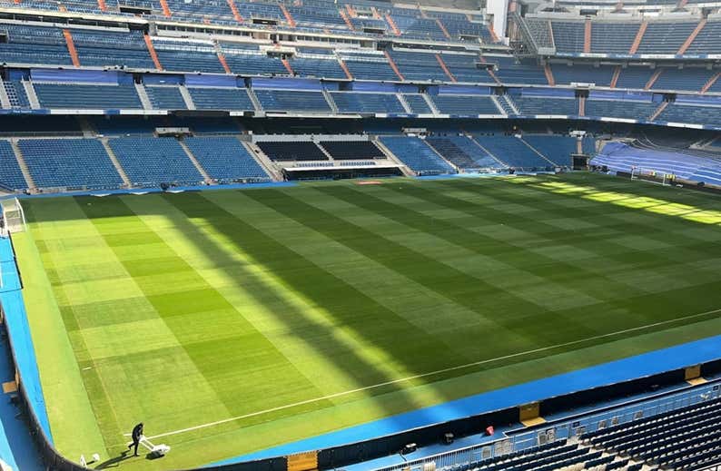 Confirmado: El Real Madrid estrenará esta noche nuevo césped en el Bernabéu