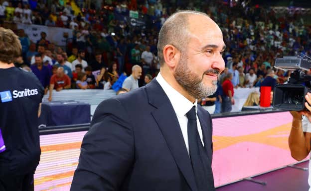 Chus Mateo sonríe tras ganar la Supercopa Endesa. ACB Media