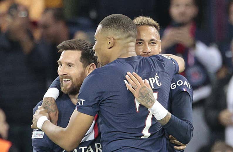 La punta torcida del tridente del PSG: Mbappé no conectó con Neymar y Messi