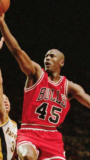 Michael Jordan con el 45. AFP