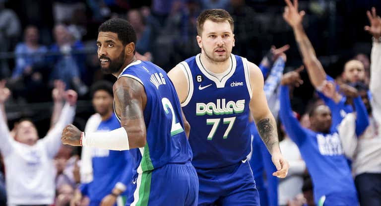 Doncic e Irving, ambos titulares en el All Star, durante un partido con Dallas.