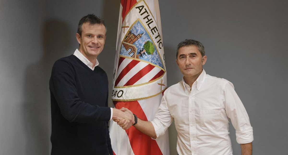 Jon Uriarte y Ernesto Valverde, tras la renovación del entrenador./Athletic Club