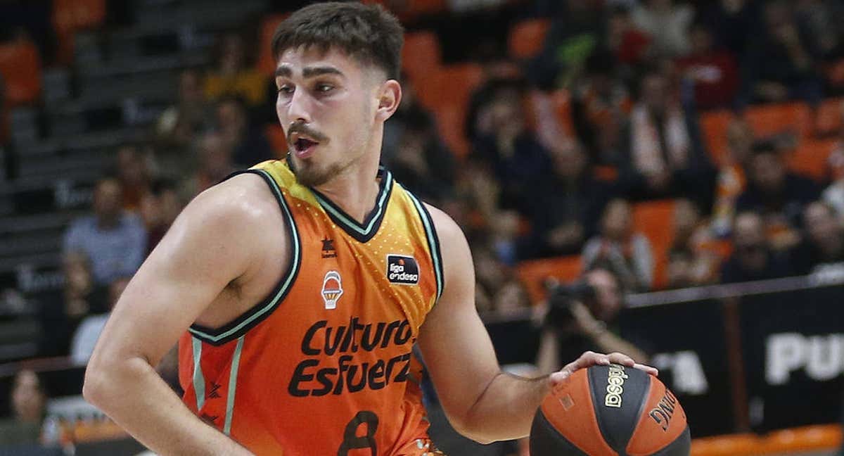 Guillem Ferrando, este año, en un partido con Valencia Basket. /MIGUEL ÁNGEL POLO