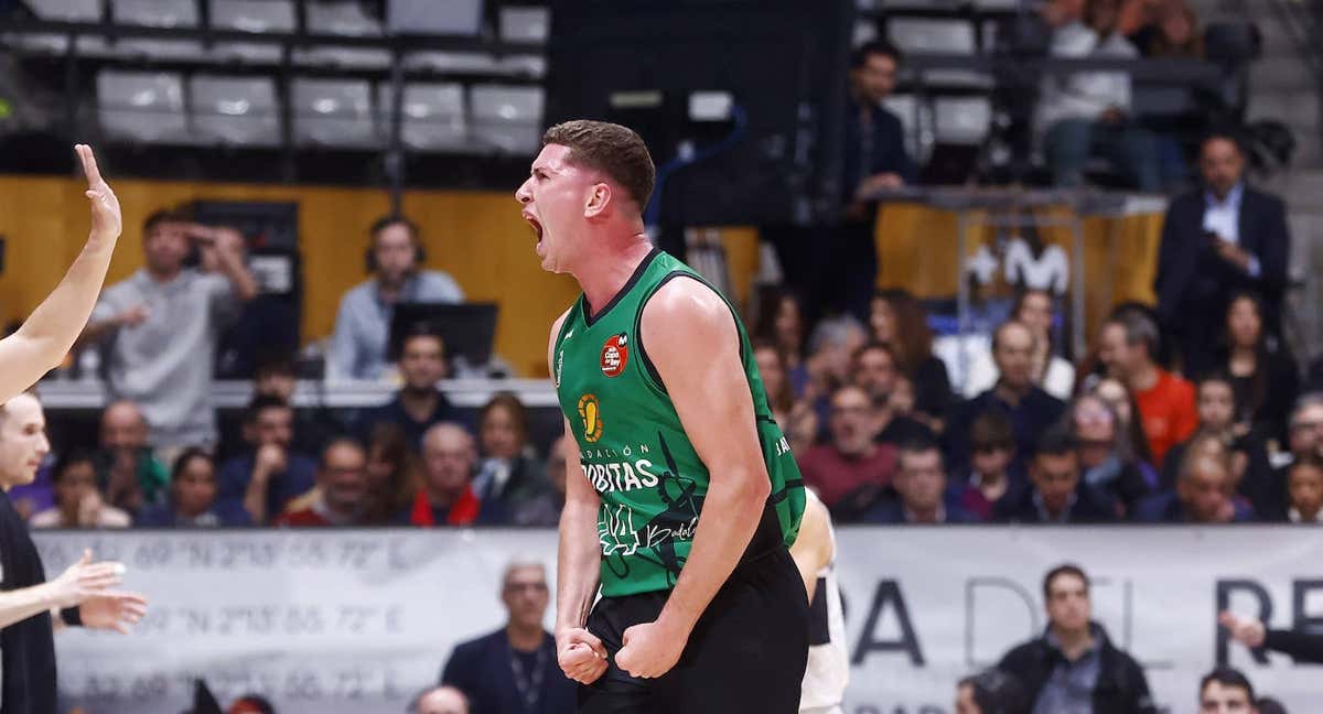 Joel Parra durante el partido de Copa del Rey ante el Lenovo Tenerife./ACB/Emilio Cobos