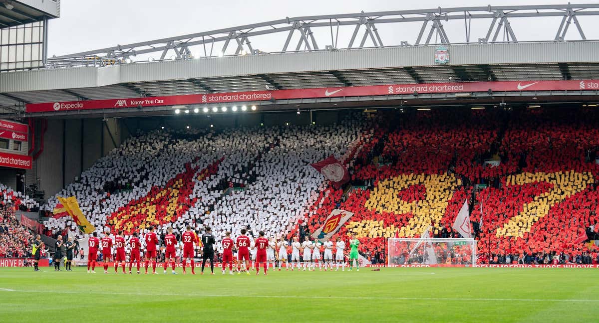 Anfield recuerda a las 97 personas que no regresaron a casa./AFP