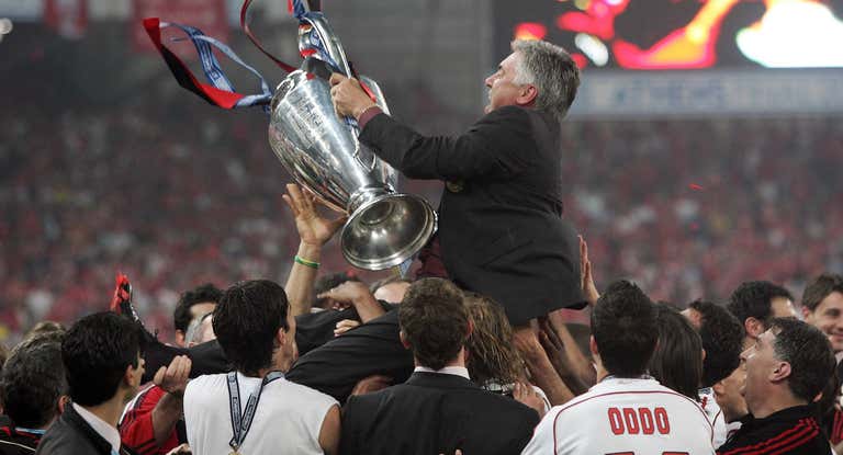 Ancelotti levanta con el Milan la Champions de 2007 tras superar al Liverpool (2-1)