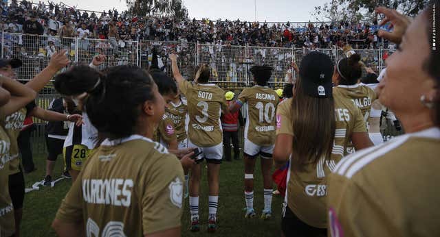 La controvertida norma que pone en jaque la profesionalización del fútbol femenino chileno