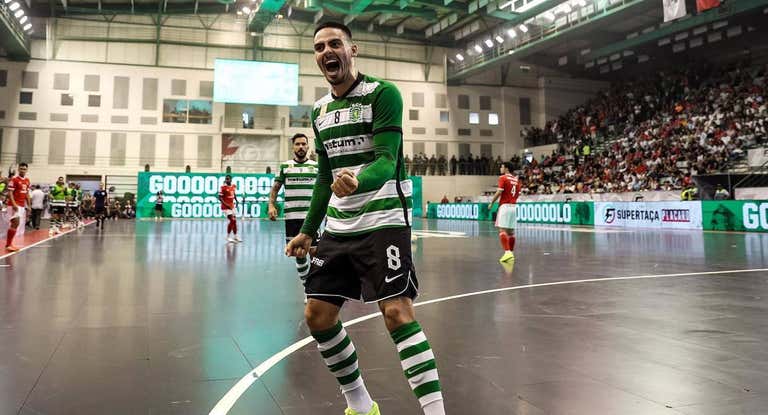 Erick celebra un gol con el Sporting en un derbi ante el Benfica.