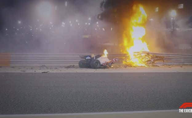 El coche partido tras el accidente de Grosjean en Baréin 2020.  F1 Exhibition