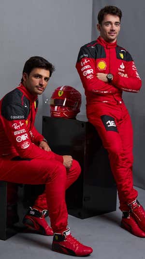 Sainz y Leclerc, este año en la presentación de Ferrari.  EFE
