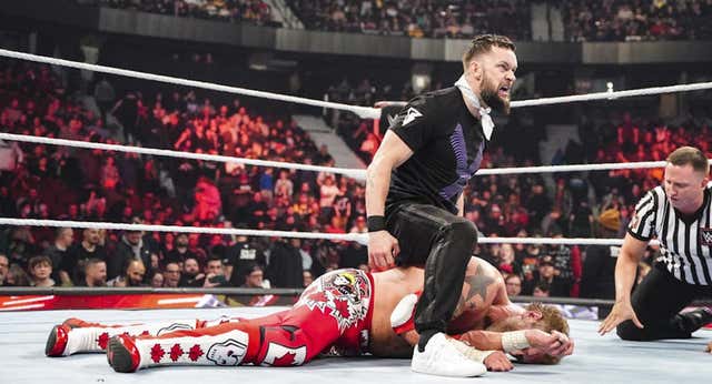 Finn Balor no olvida a Edge
