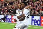 Vinicius homenajea a Amancio y un Real Madrid colosal amenaza a Europa