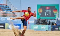 'Chiky' Ardil, un Balón de Oro español en fútbol playa: “Al Madrid o al Barça les meteríamos 15”
