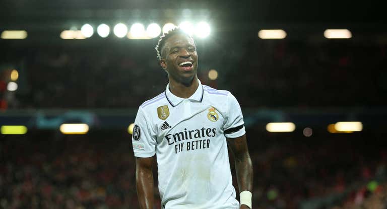 Vinicius celebra uno de sus goles en Anfield.