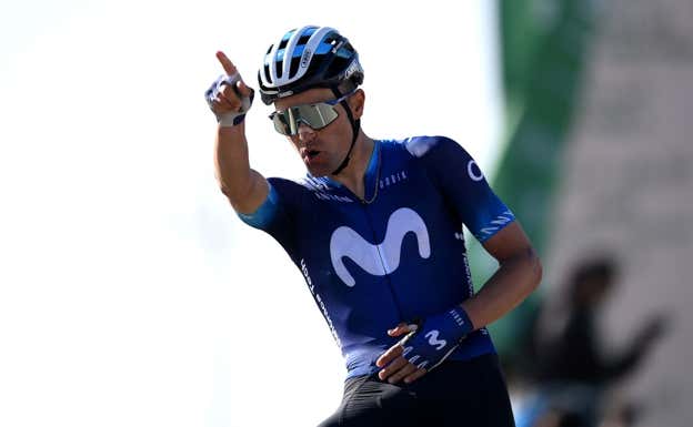 Ruben Guerreiro celebra su victoria en la etapa reina del Saudi Tour.  MOVISTAR TEAM / @GETTYSPORT