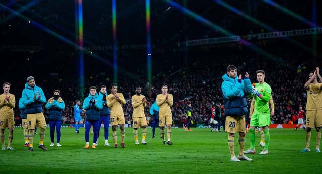El Barcelona y Xavi se agarran a su historia para no perder la sonrisa