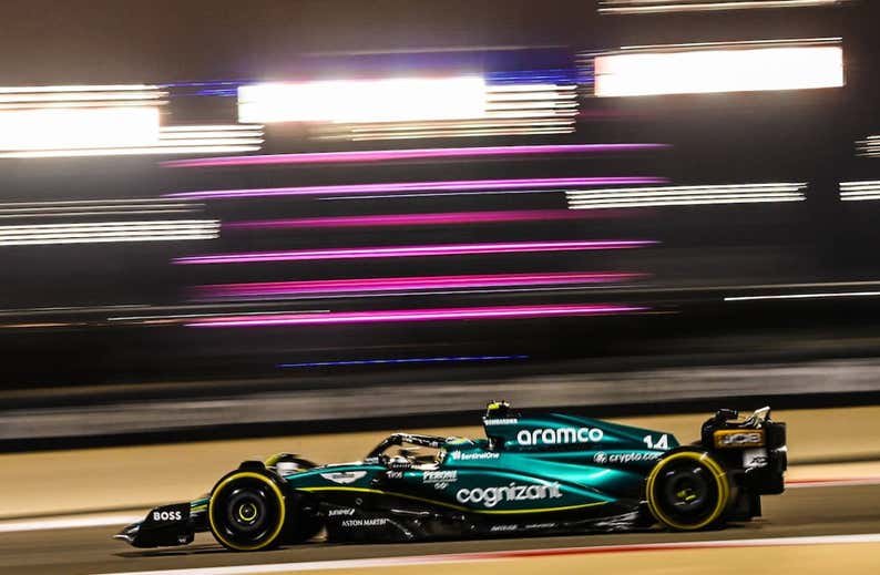 Red Bull apabulla en Baréin; Aston Martin da la sorpresa y Sainz confía