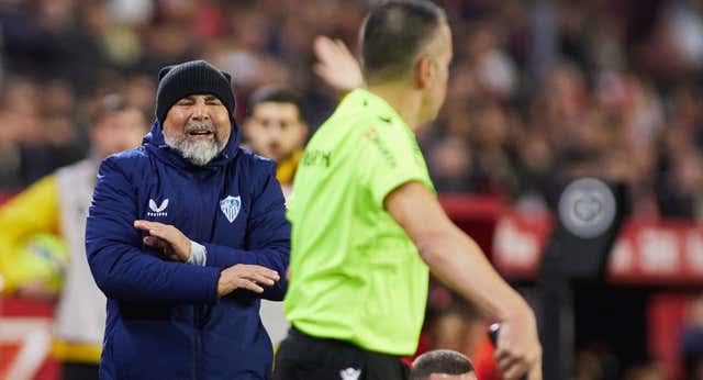 Pape Gueye y Gudelj, refuerzos antiaéreos de Sampaoli frente a Osasuna
