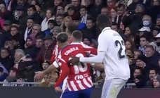 «Nada nuevo en el Bernabéu», «así está la pierna de nuestro agresor», «¡ya vale!»: el Atleti estalla tras el derbi
