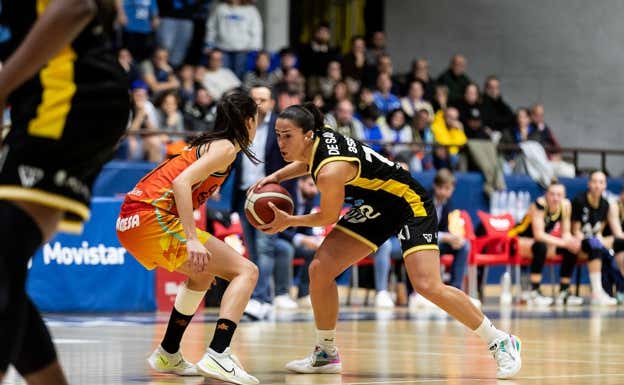 María Espín, durante un momento del partido.  MOVISTAR ESTUDIANTES